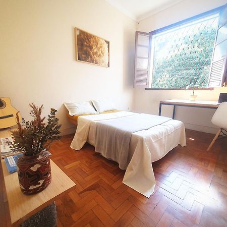 Quarto Casal Com Janela Casa Caramel ベロ・オリゾンテ エクステリア 写真