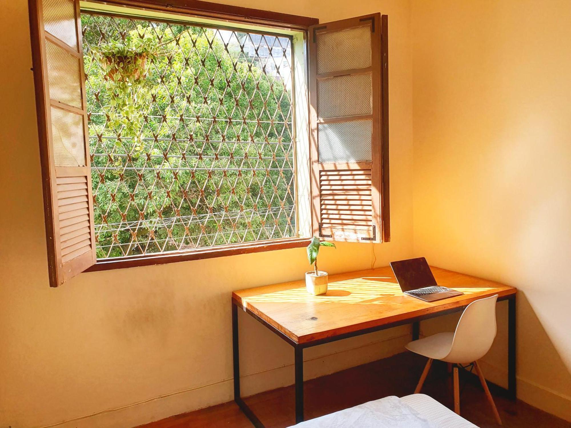 Quarto Casal Com Janela Casa Caramel ベロ・オリゾンテ エクステリア 写真